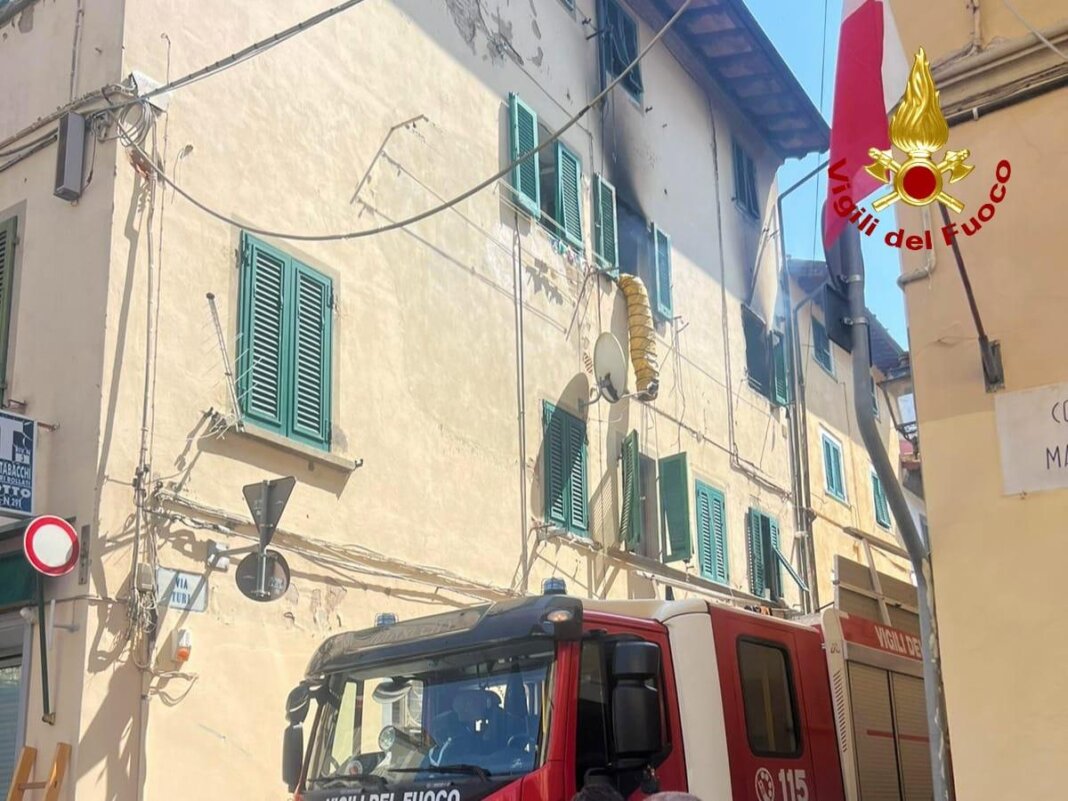 Bambina morta nel rogo, incendio partito da microonde