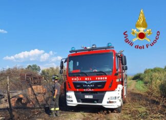 Incendio di sterpaglie lungo le sponde del Serchio: in fumo 4mila metri quadri