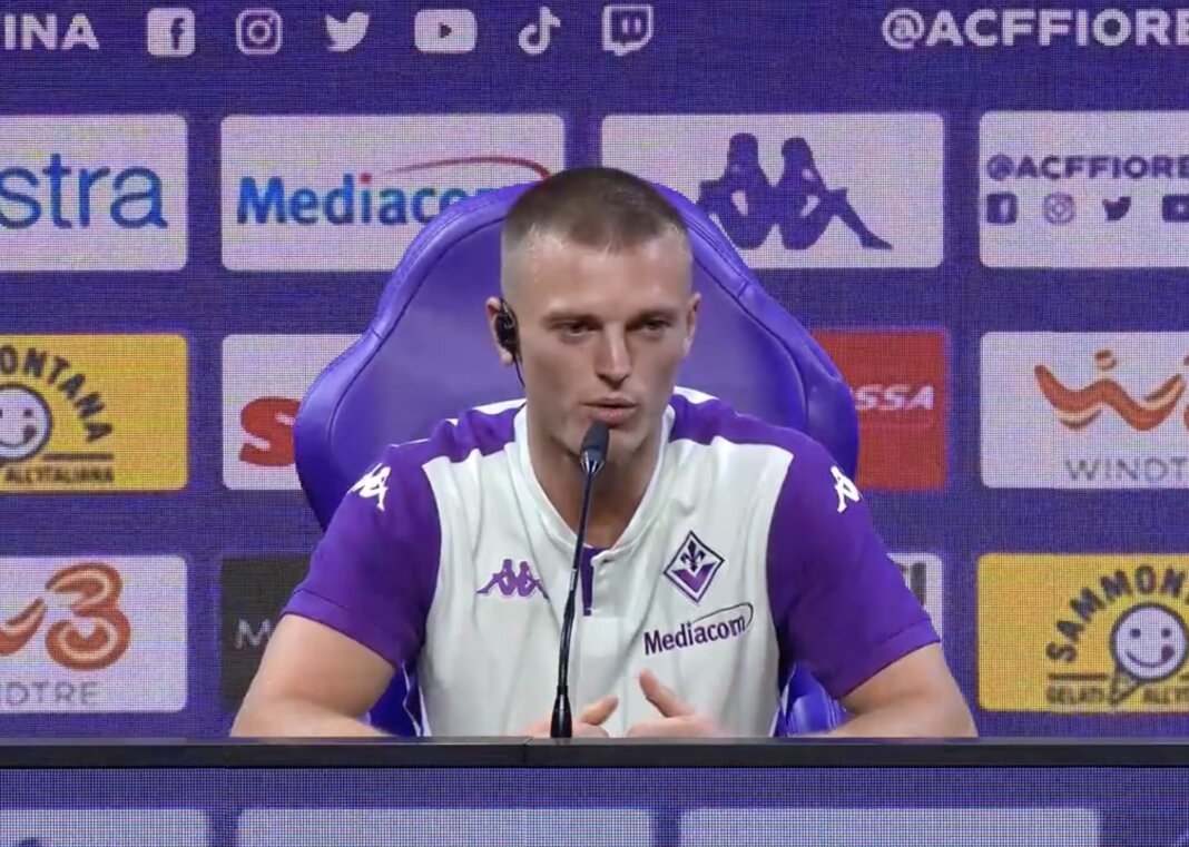 Presentazione ufficiale per l'attaccante Albert Gudmunsson alla Fiorentina (foto da video Acf Fiorentina)