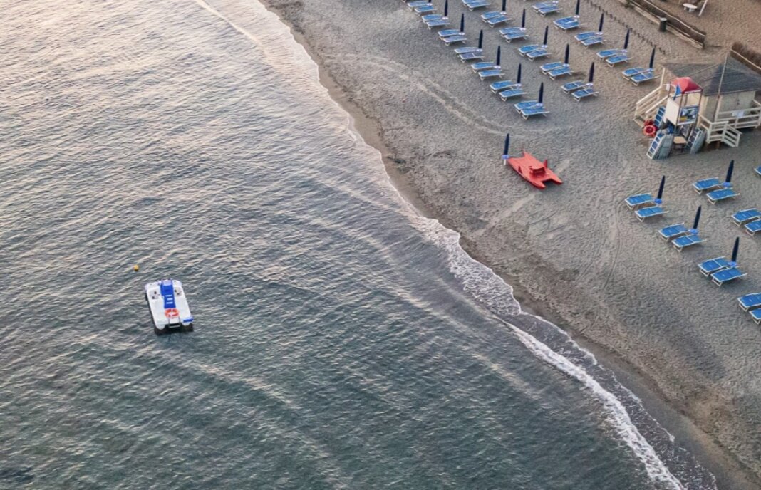 Un giovane di 14 anni ha rischiato di annegare nel mare davanti a un villaggio di Piombino (foto Villaggio Orizzonte)