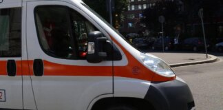 Teramo, bimbo di 10 mesi rischia di soffocare: il padre guidato al telefono dal 118 nelle manovre di disostruzione