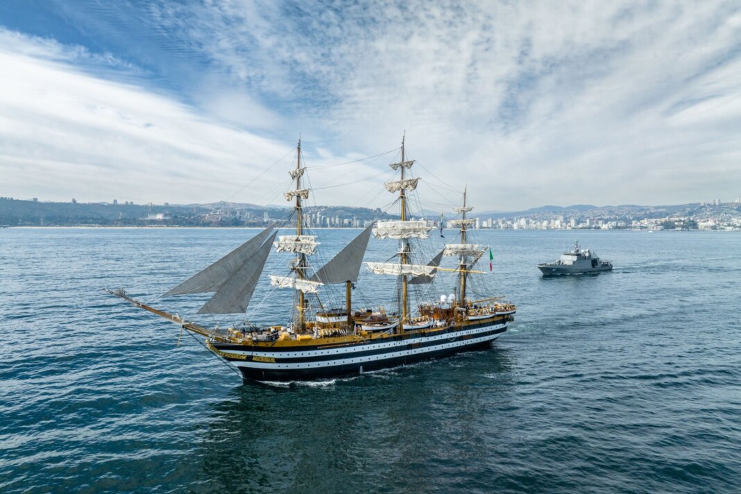 Vespucci a Tokyo: la prima volta della nave più bella del mondo