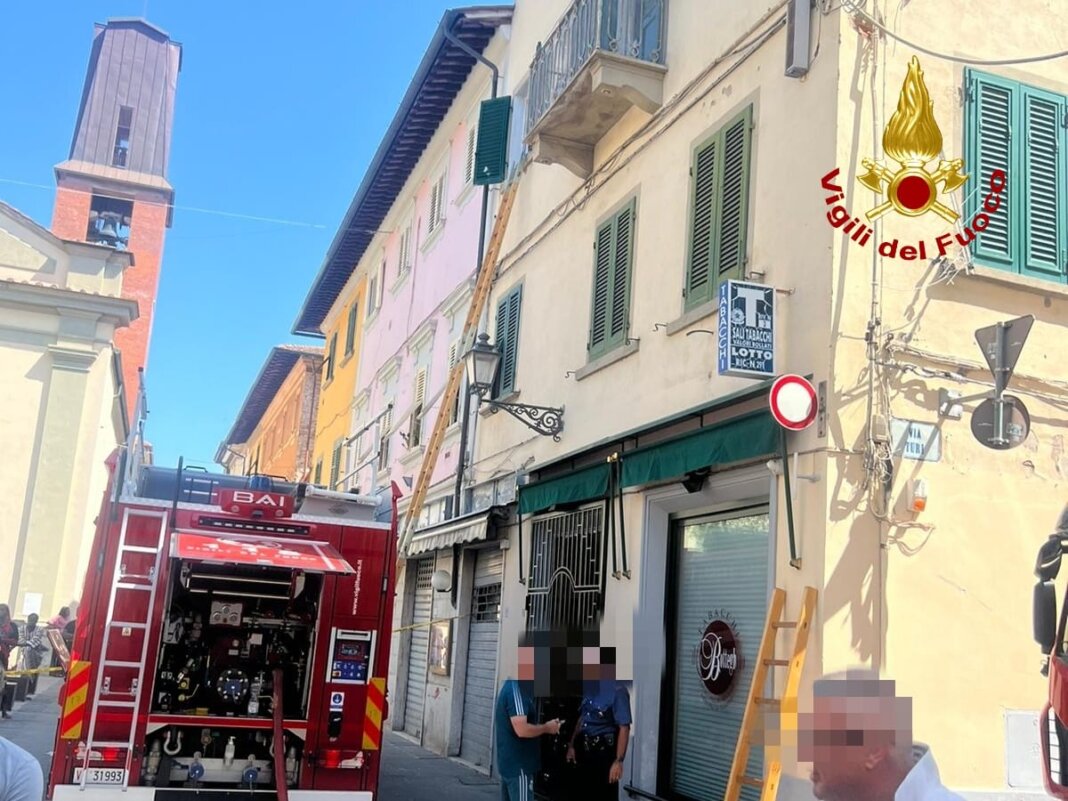 Gravissimo incendio a Santa Croce sull'Arno, in ospedale una bambina