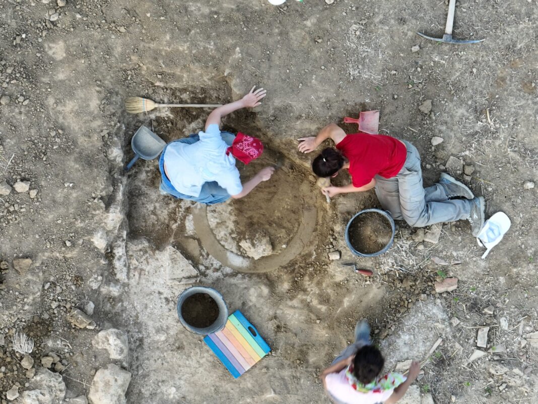 Archeologi sul sito della romana di Aiano a San Gimignano