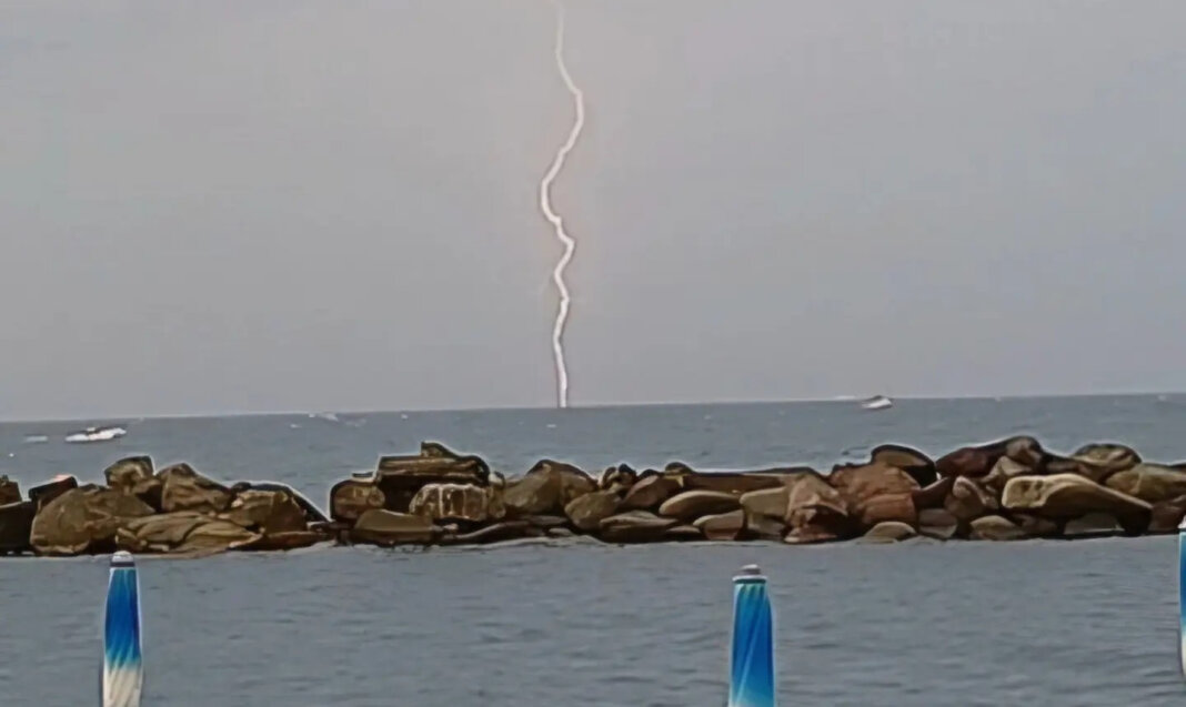 Forti temporali in Toscana: allerta meteo gialla