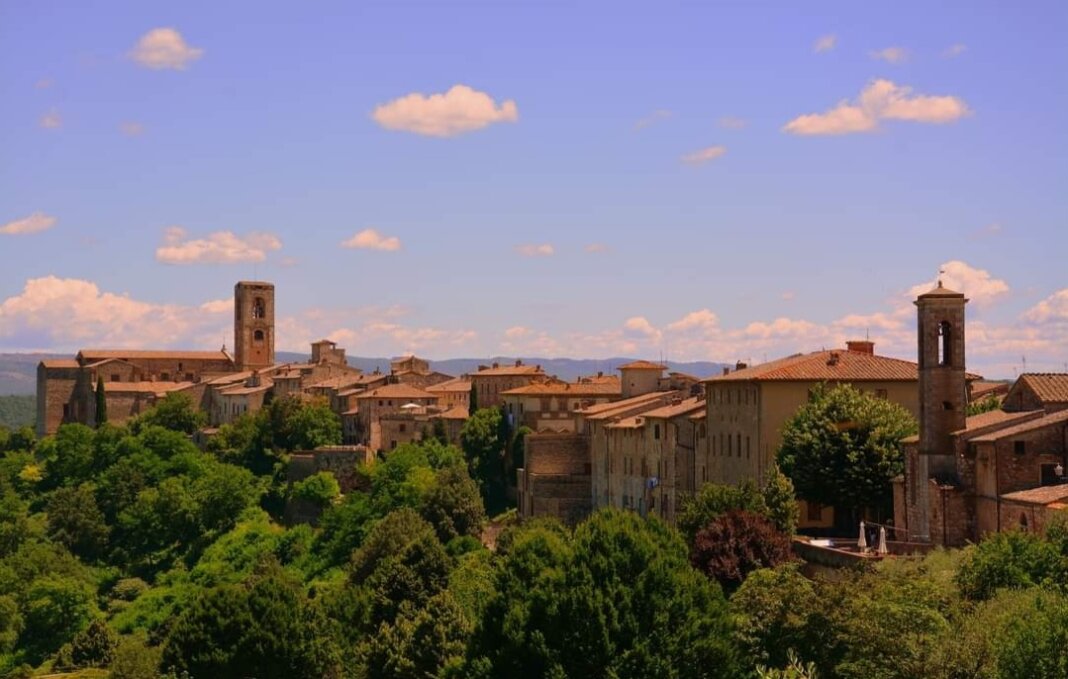 Turismo in Toscana: alberghi pieni, ma i turisti risparmiano