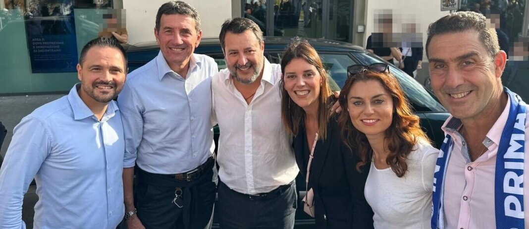 Vannacci a Firenze con Salvini: insieme al gazebo Lega