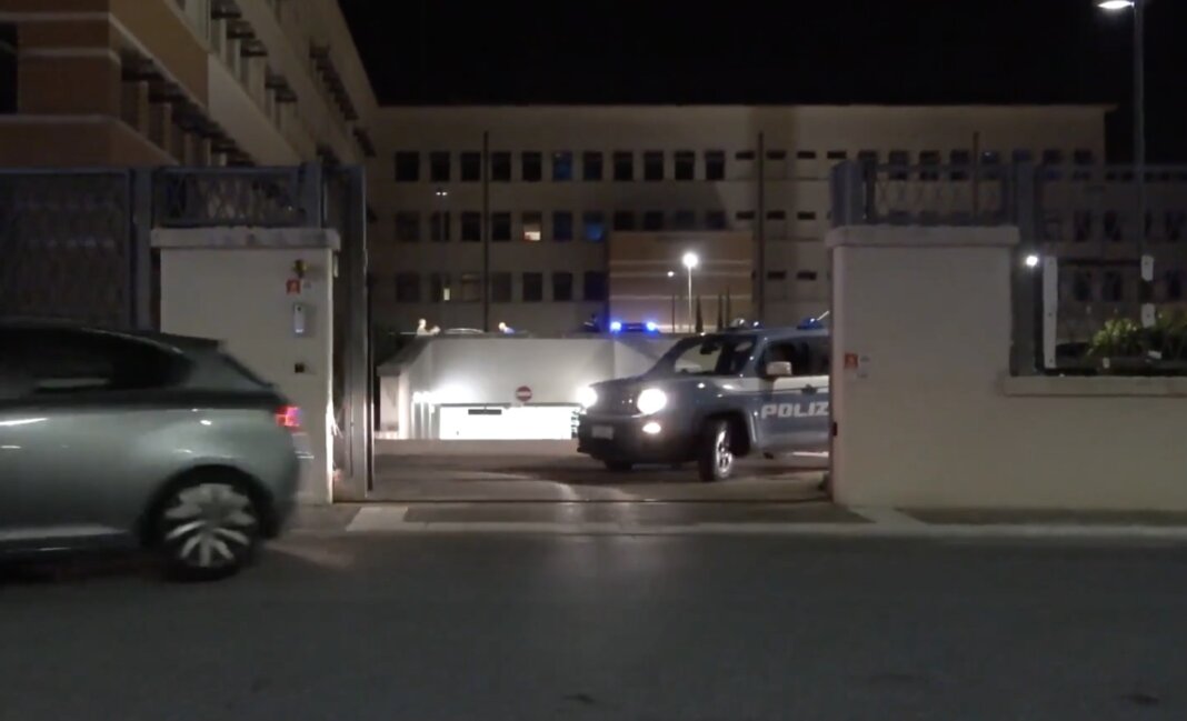 Sedici misure cautelari fra cui dieci arresti per stroncare una banda dedita allo spaccio