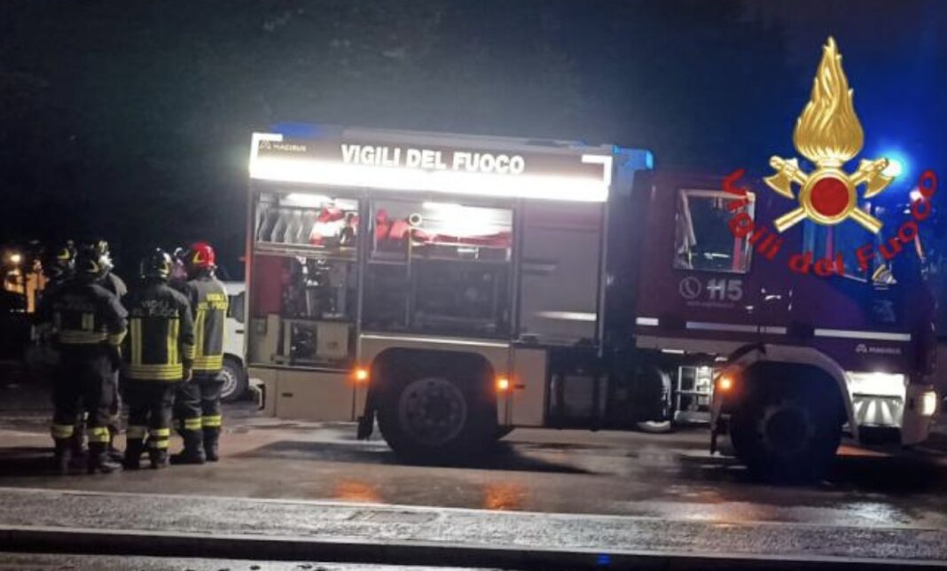 Incendio in una palazzina di Capanne di Montignoso: muore un uomo di 73 anni