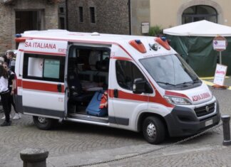 Precipita dal tetto di un capannone mentre lavora e muore: dramma a Pistoia