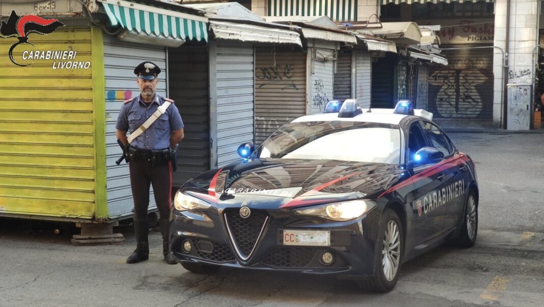 Si presenta a scuola a prendere il figlio ma ha il divieto di avvicinamento