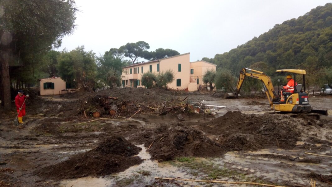 Livorno ricorda tragica alluvione: fiaccolata in memoria vittime