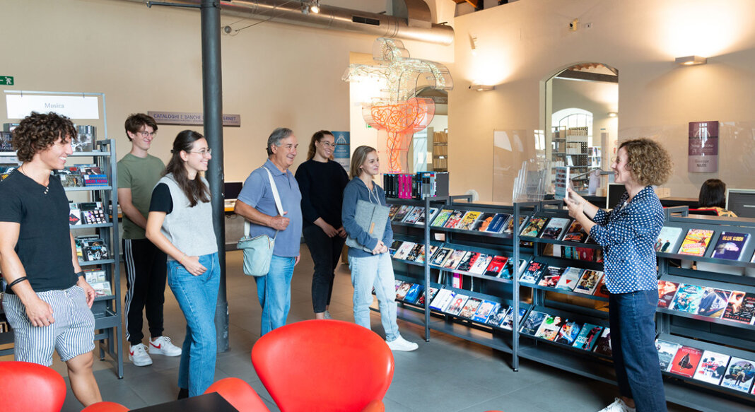 Visite guidate alla biblioteca Lazzerini di Prato all'insegna di arte e moda al femminile