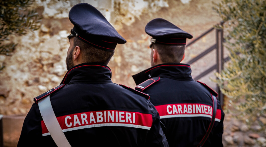 Tragedia a Orbetello: madre e figlio trovati morti in giardino