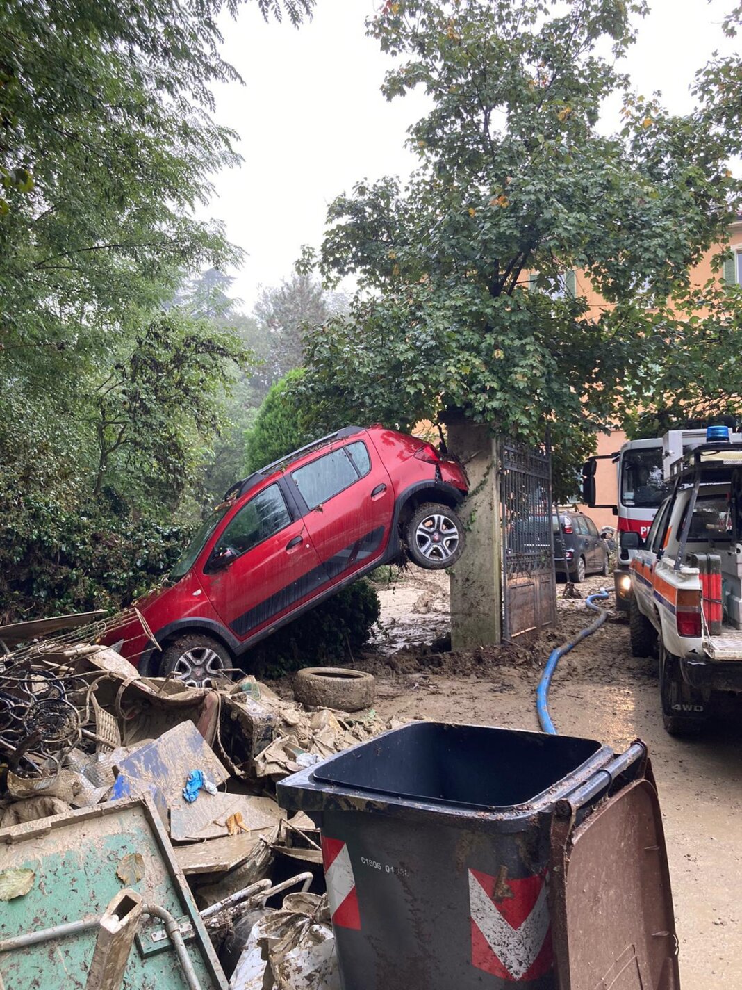 Le Misericordie Fiorentine in prima fila per l'alluvione in Valdelsa ed Emilia Romagna