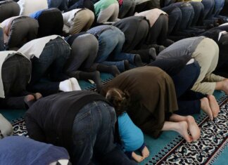 Danimarca vuole bandire la convocazione alla preghiera dei musulmani: “Sembra Islamabad”