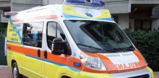 Due feriti gravi nello scontro fra due moto a Licciana Nardi ambulanza Misericordia di Massa