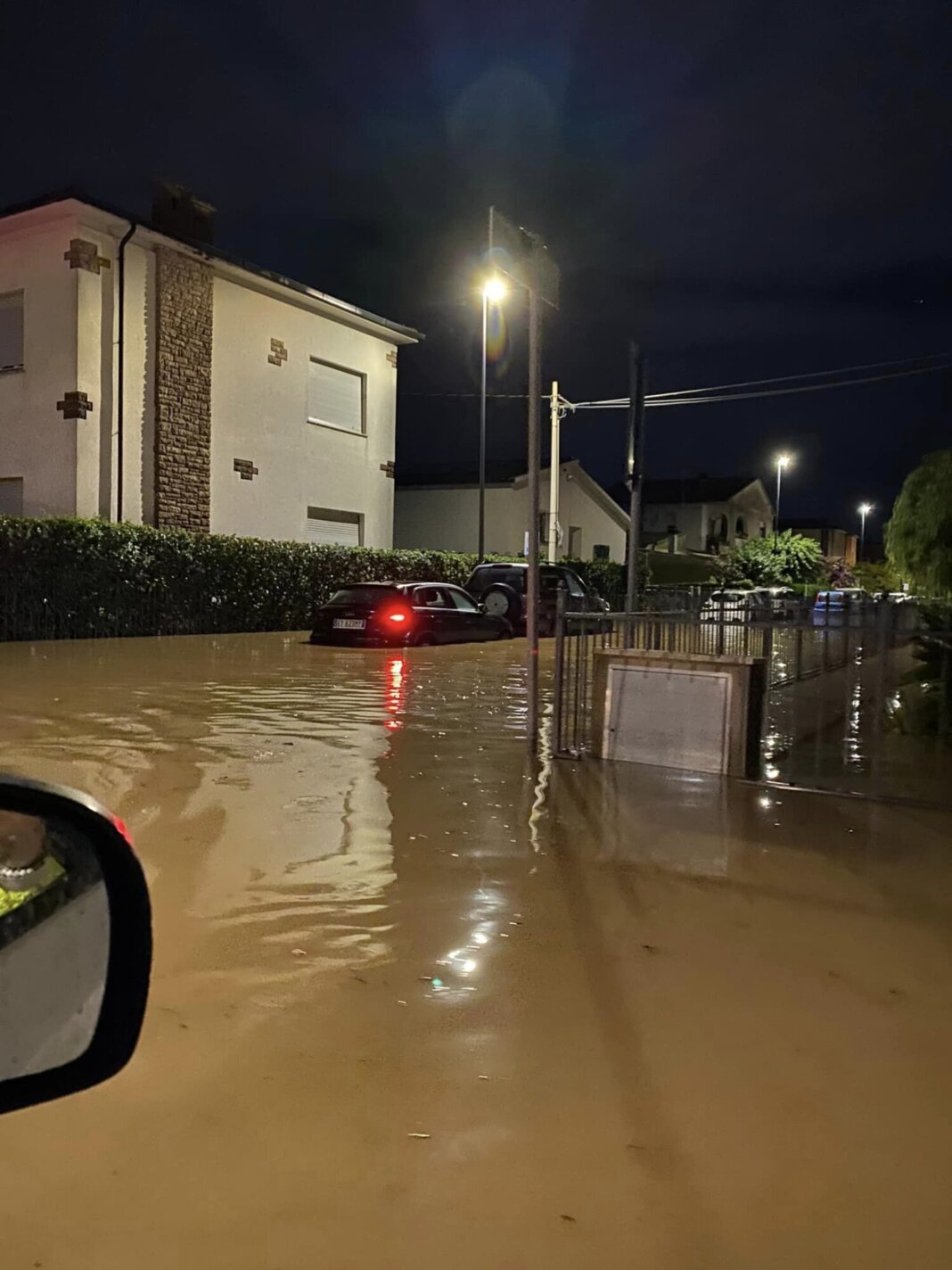 Maltempo in Toscana: strade come fiumi. Unità di crisi