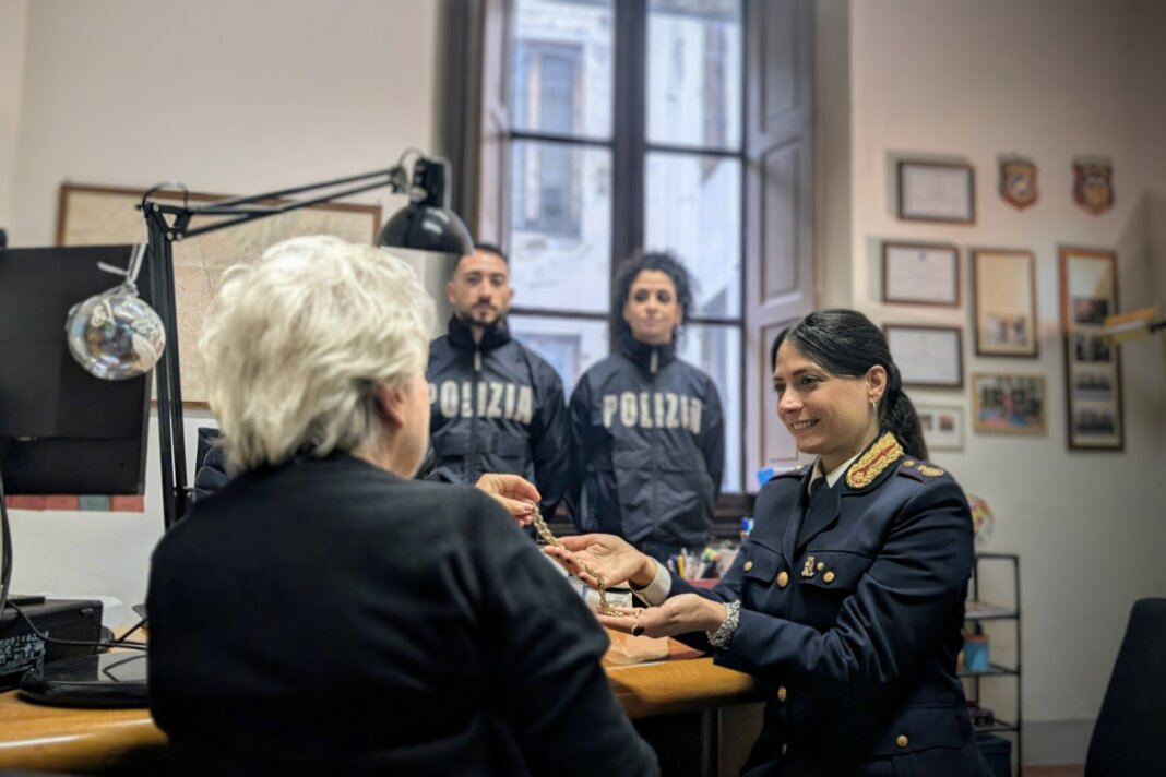 Un'altra rapina violenta a un'anziana a Firenze: arrestati in due