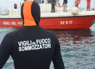 “C’è un cadavere in Arno”: la segnalazione fa scattare le ricerche a Pontedera vigili del fuoco, sommozzatori