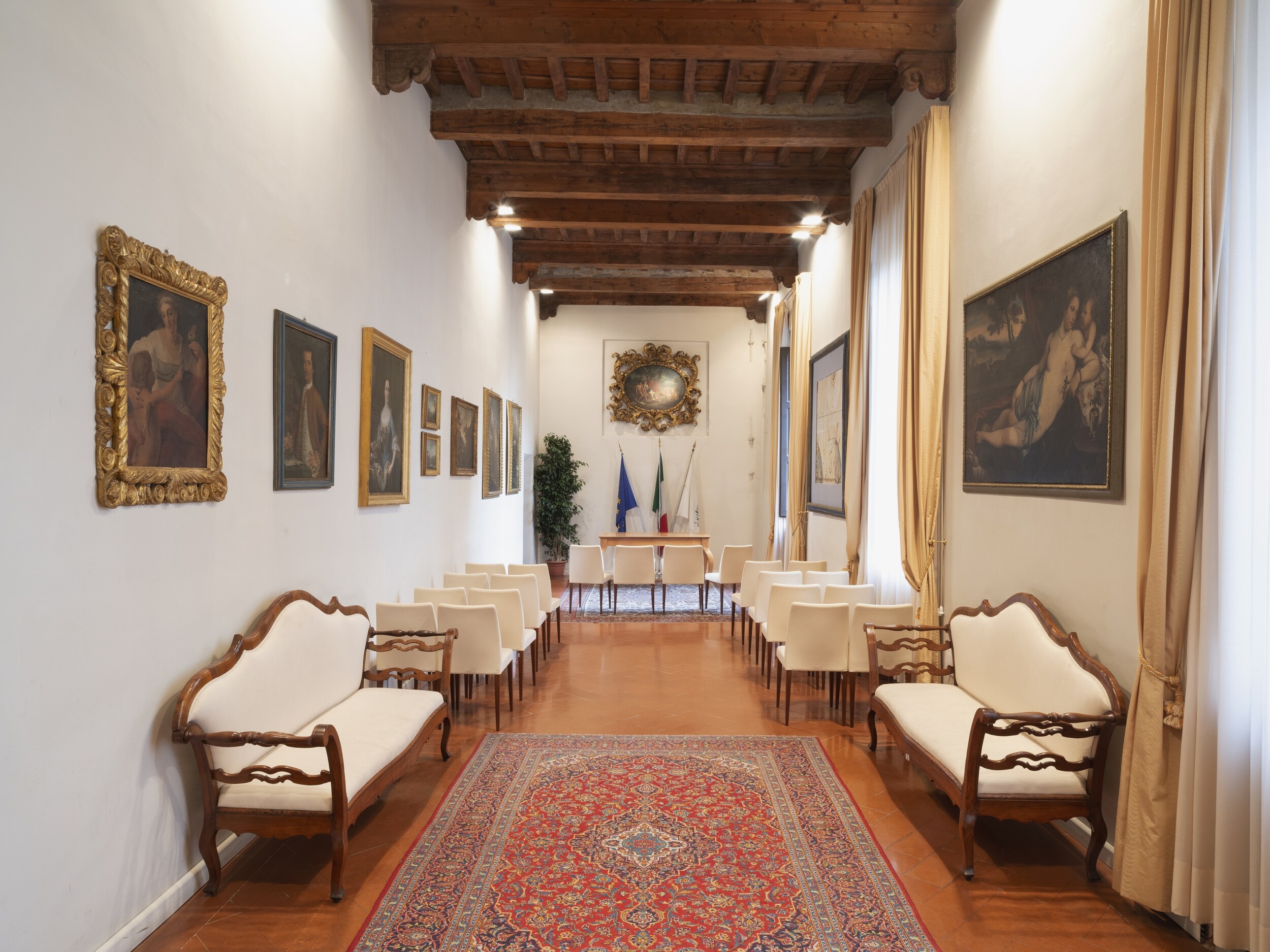 Riapre alle visite per le feste il percorso museale del palazzo comunale di Prato