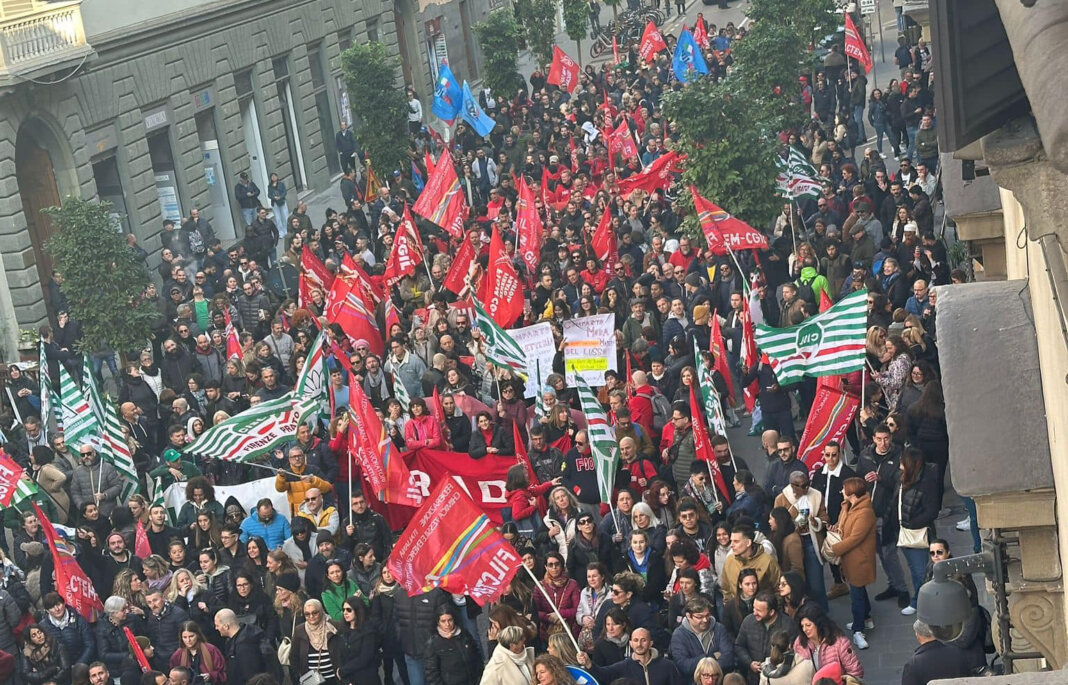 Sciopero generale: disagi e disservizi in Toscana. In piazza a Firenze