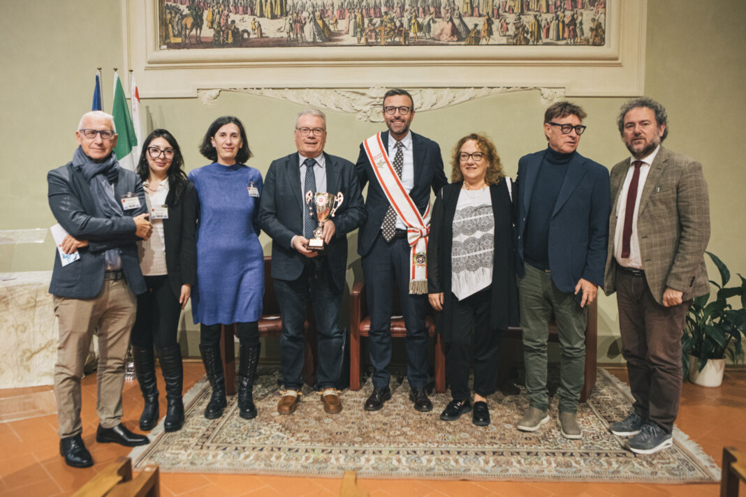 Follonica Hockey, una coppa per celebrarne i successi dal consiglio regionale