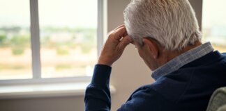 Italia longeva ma meno anni in buona salute: da che età iniziano i problemi