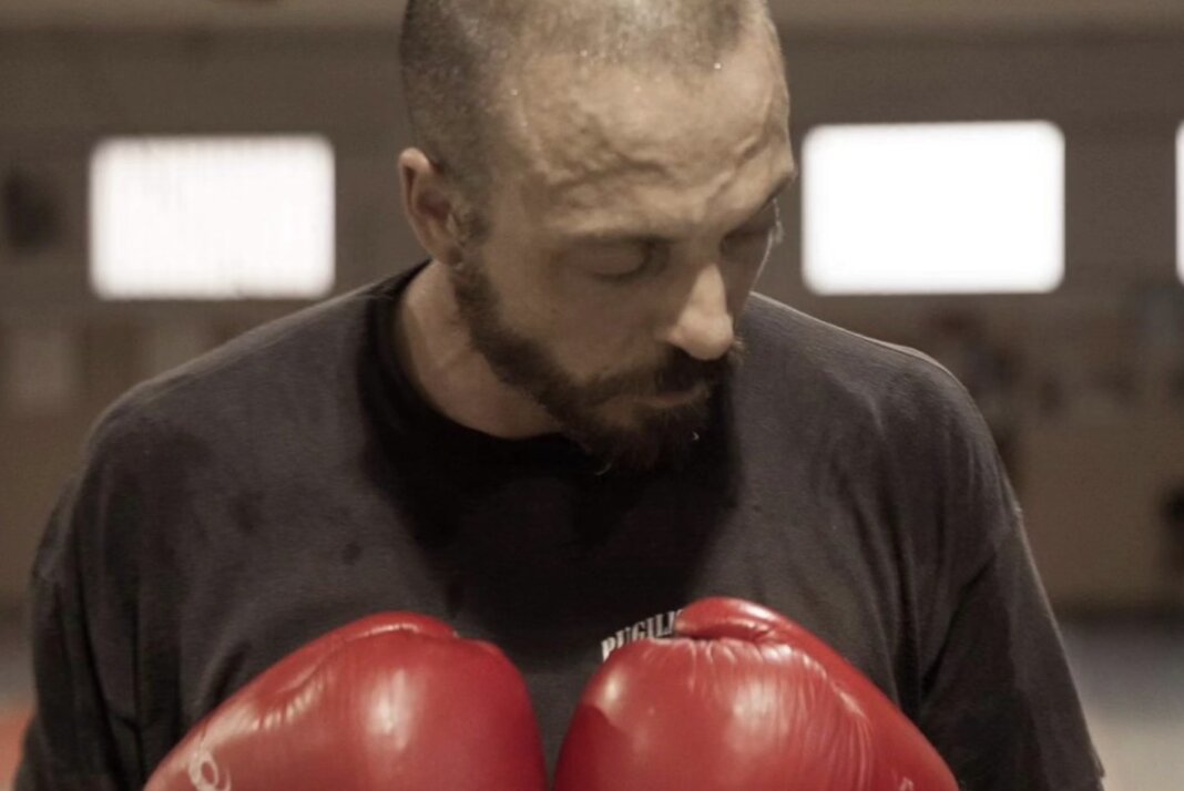 Appassionato di boxe trovato morto in palestra a Prato