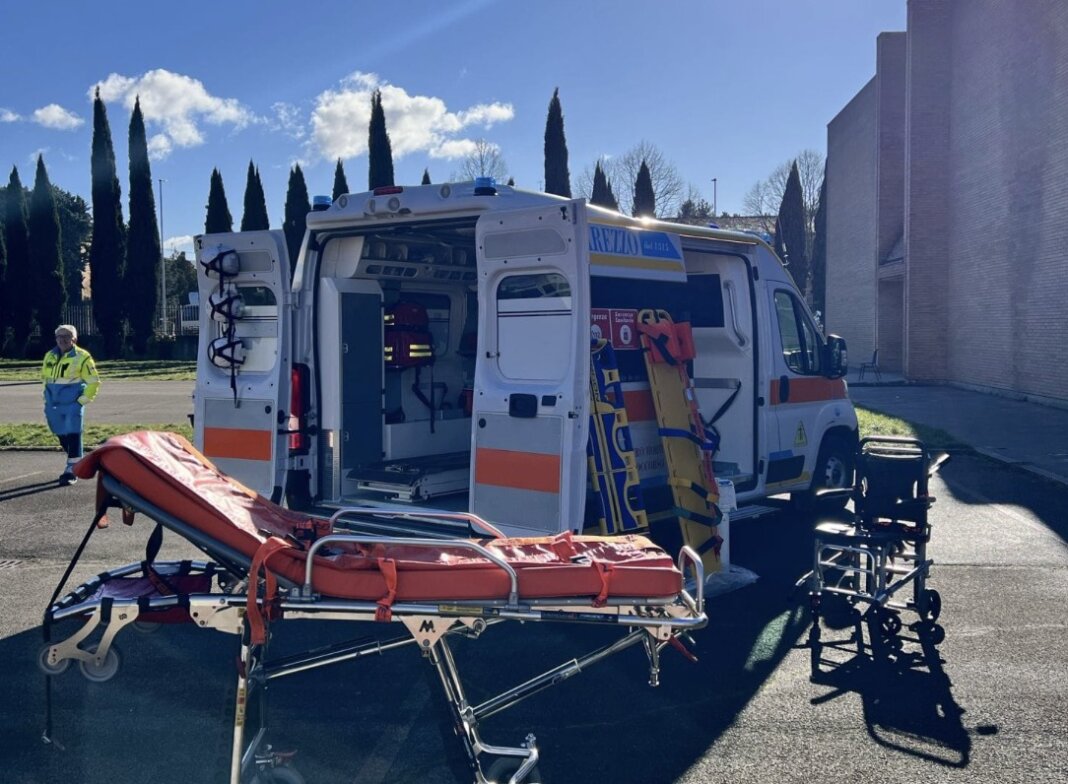 Bimba ha fretta di nascere e vede la luce in ambulanza