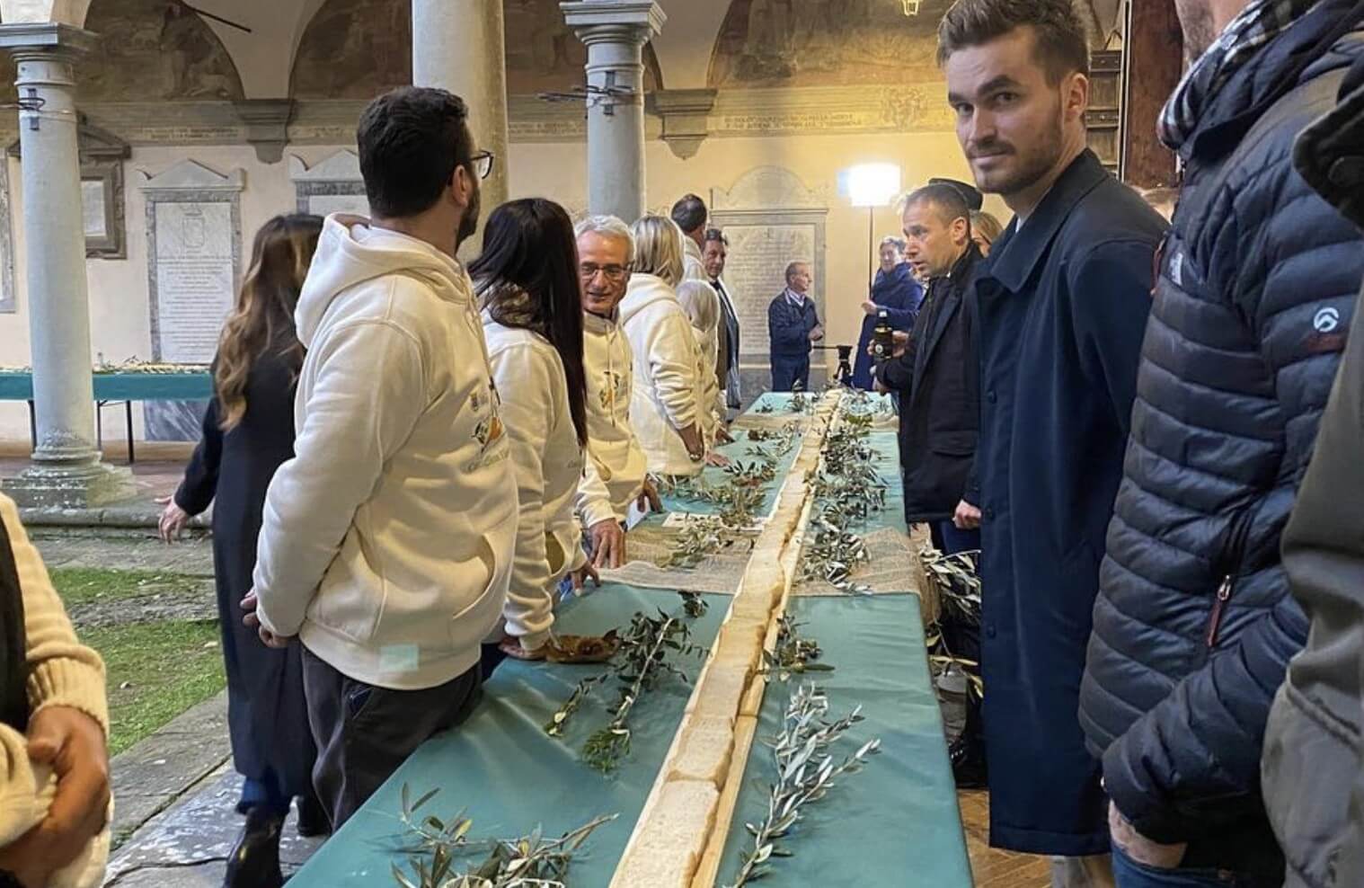 Castiglion Fiorentino nel Guinness dei Primati con una bruschetta lunga 75 metri