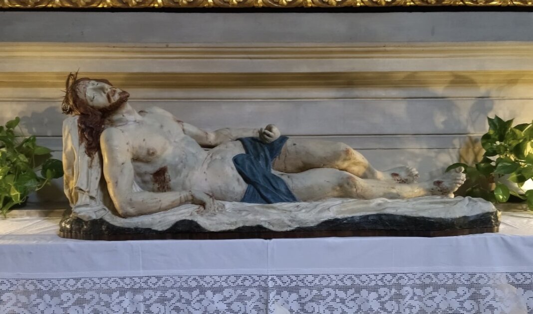 Restaurata e ricollocata nella chiesa di Sant'Egidio a Firenze una preziosa statua di Cristo deposto