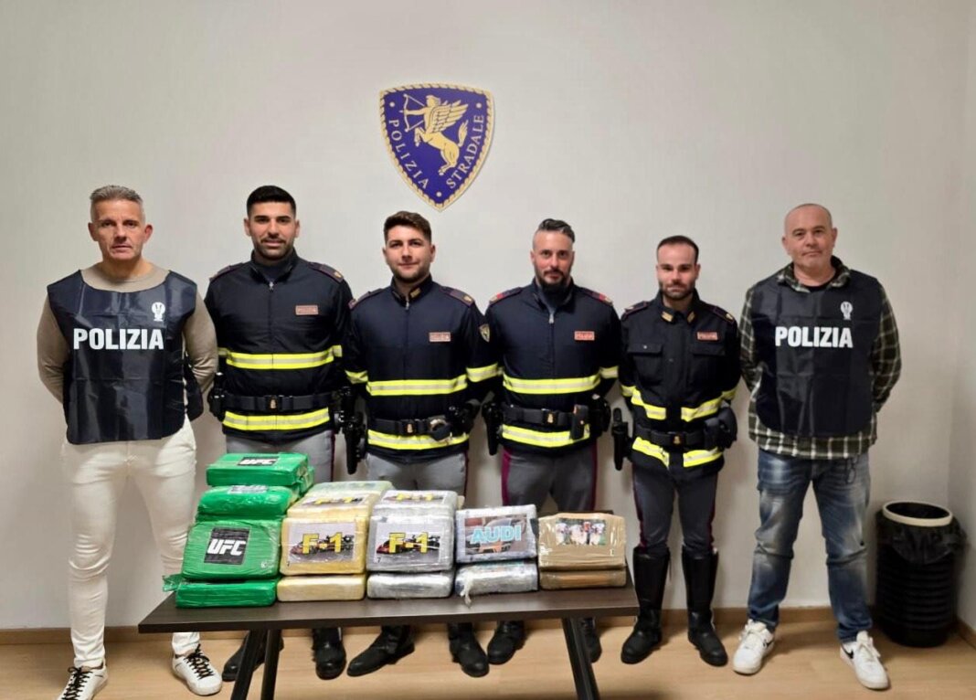 In autostrada con 40 chili di cocaina: arrestato in A1