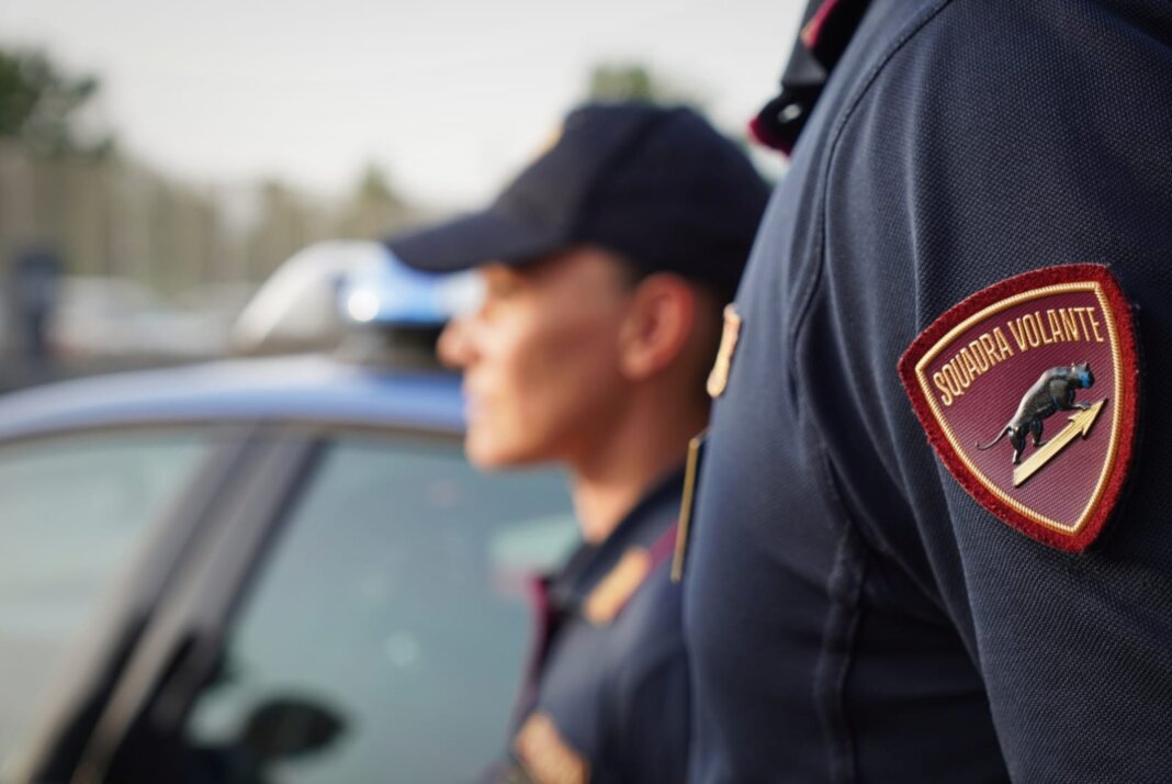 Arnesi da scasso sul furgone subito dopo il tentato furto al bar: cinque denunciati