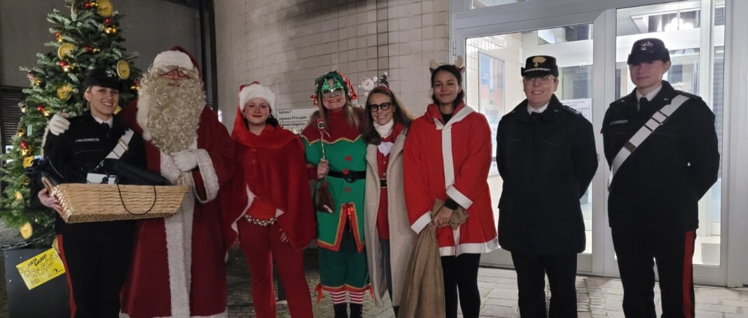 Babbo Natale dei carabinieri ad Arezzo: doni ai piccoli pazienti del San Donato