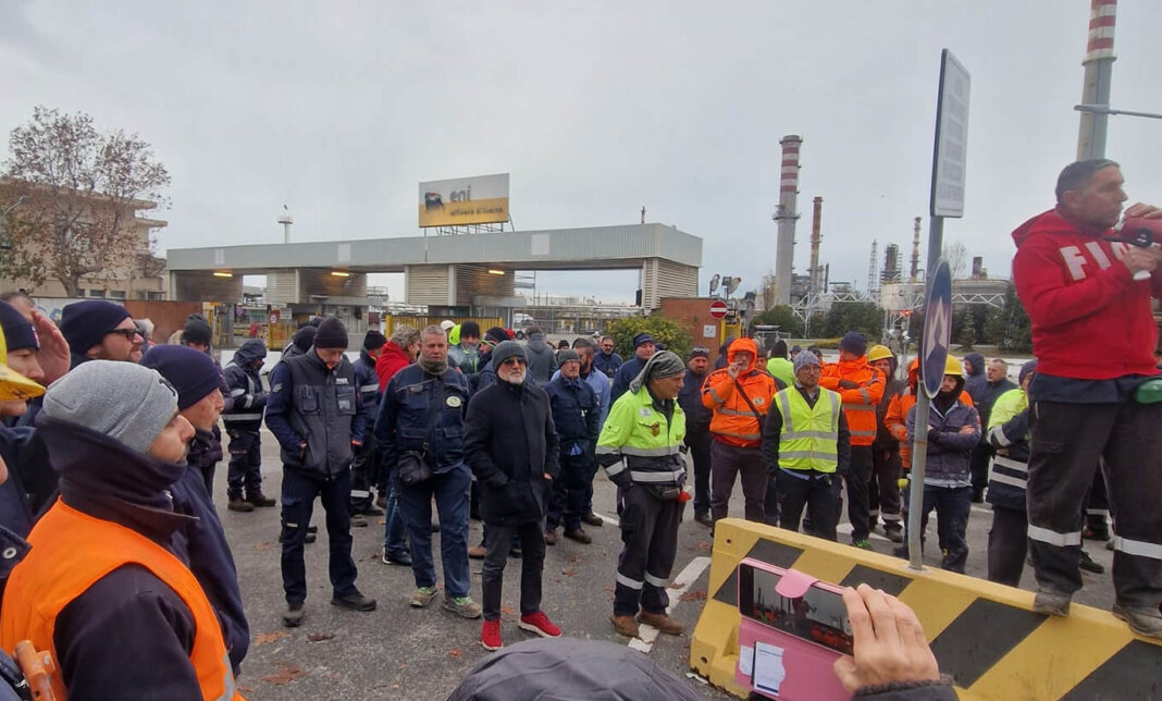 Esplosione a Calenzano, sciopero raffineria Eni di Livorno