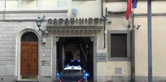 Rapinato di un orologio di lusso in centro storico: indagini per individuare i responsabili