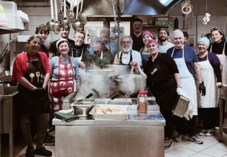 Capodanno a Firenze, alla casa di accoglienza Caritas cucina il critico Leonardo Romanelli