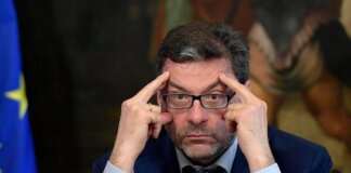 Manovra, scostamento da 28 miliardi. Giorgetti: “Serve un approccio più prudente”