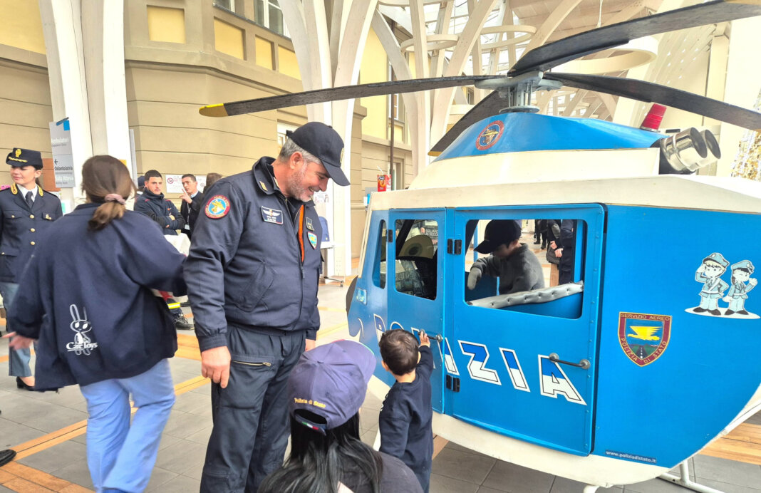 Natale con la Polizia al Meyer: insieme ai bambini in ospedale