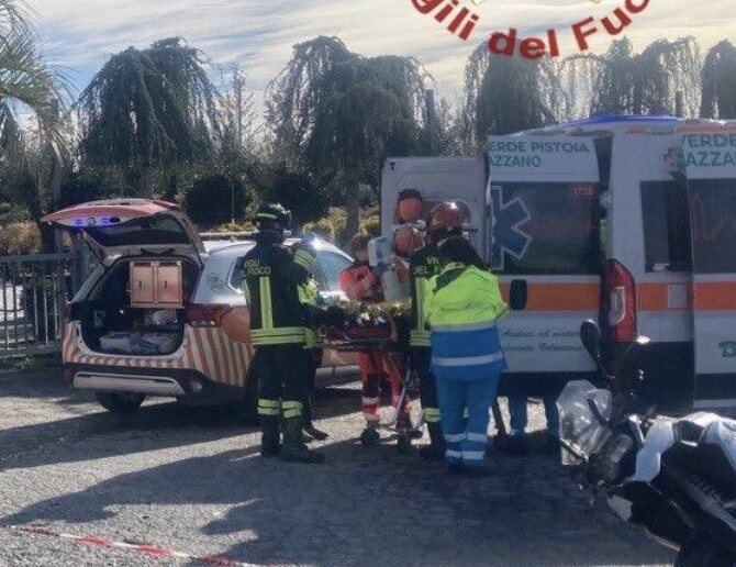 Si cappotta con l’auto e muore schiacciato dentro la vettura