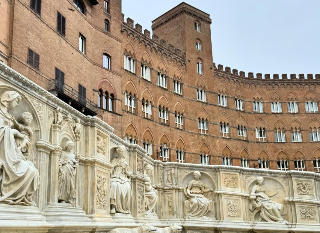 A Siena 'Segui la festa', San Gimignano brinda tra le torri. Botti vietati