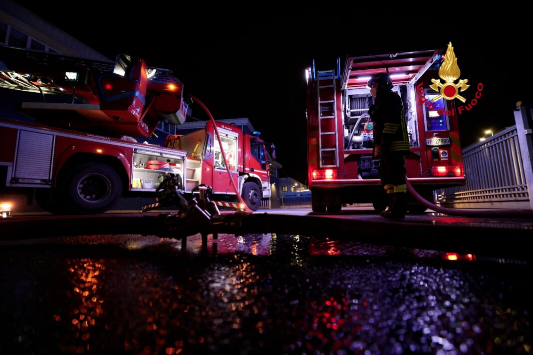 Fiamme all'asilo notturno per bisognosi a Prato: evacuati gli ospiti