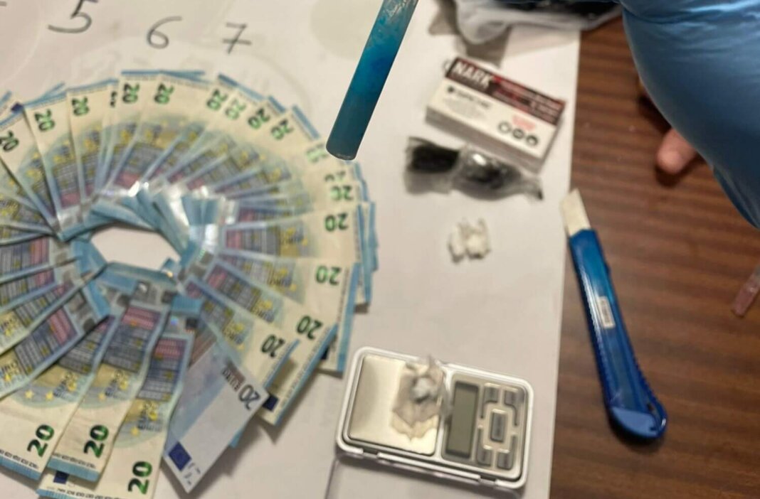 Spaccio di droga fra Prato e Pistoia: tre arresti e cinque denunce dai carabinieri