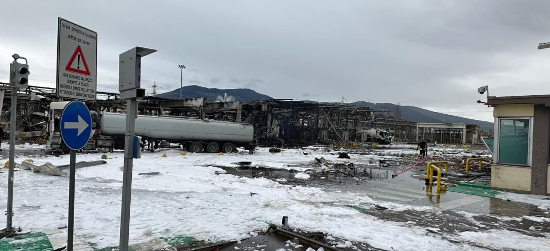 Esplosione area Eni a Calenzano: Procura apre inchiesta. Si cercano i dispersi con droni