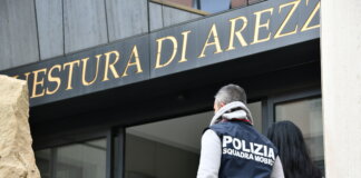 Sottrae il cellulare a un anziano poi chiede il ‘riscatto’ per restituirlo: individuato e arrestato