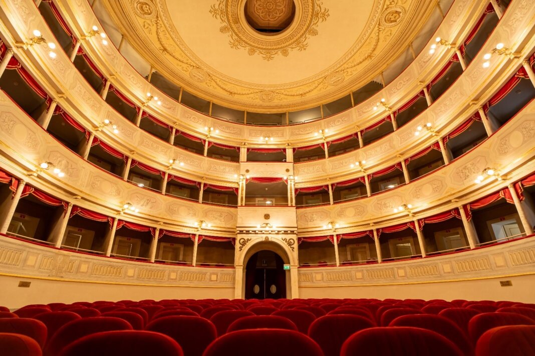 Un consiglio comunale aperto al teatro degli Animosi per il Giorno della Memoria a Carrara