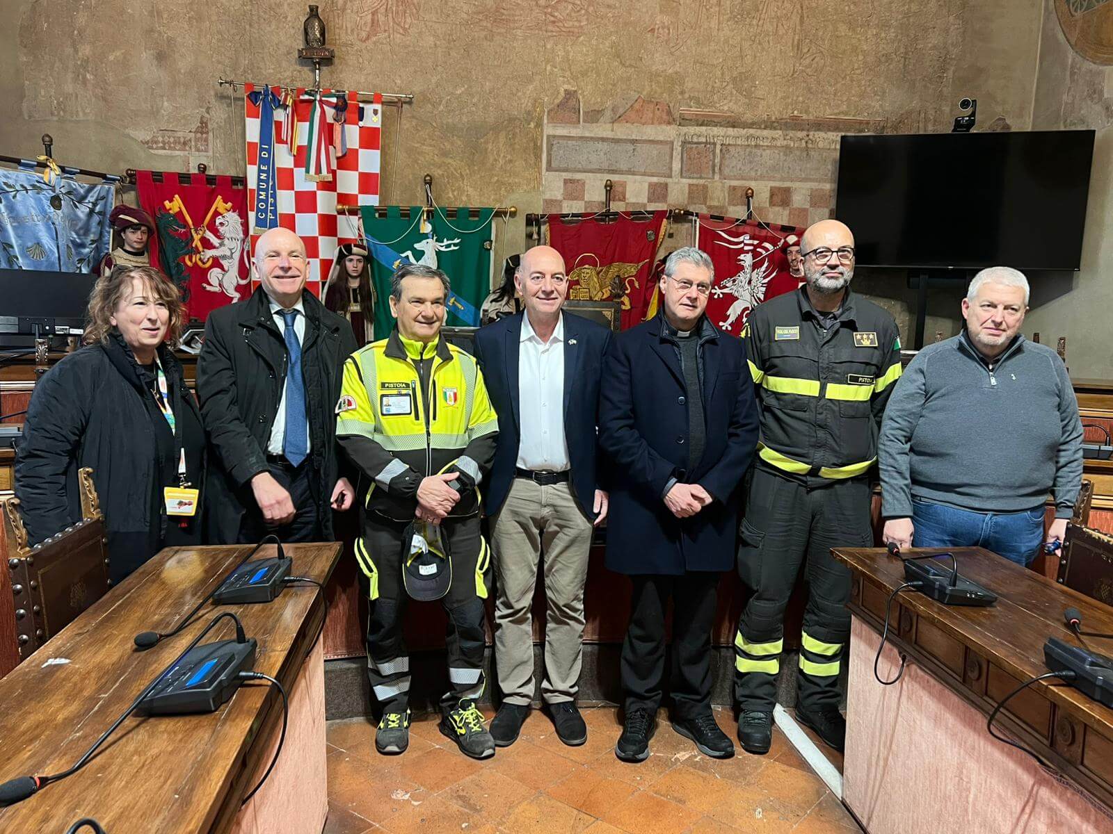 La Befana dei vigili del fuoco rinnova la tradizione a Pistoia