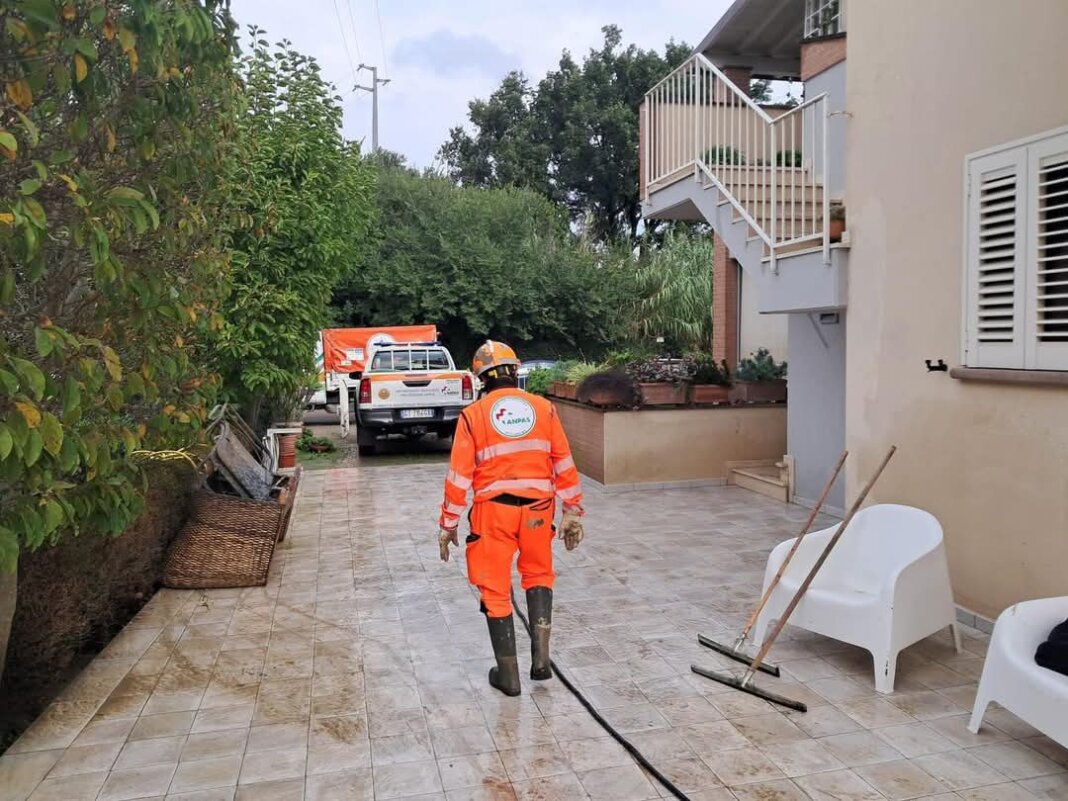 Allerta meteo arancione in Toscana: rischio idrogeologico e idraulico. Scuole chiuse