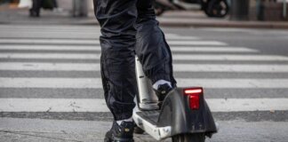 Muore 47enne dopo un incidente in sella al monopattino elettrico
